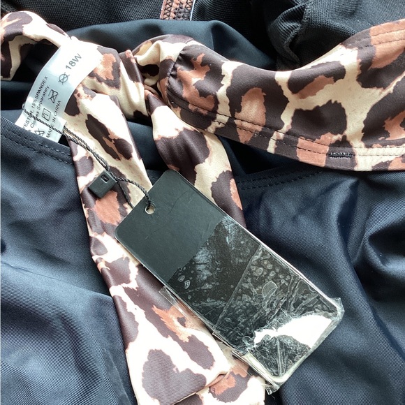 2 Piece Ruffle Halter Swimsuit. NWT - Picture 10 of 15